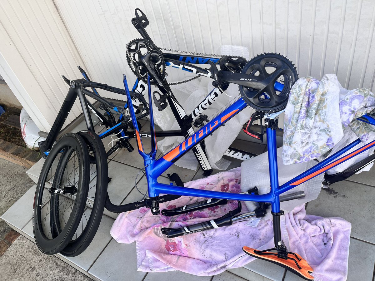 nidanoaka's tweet photo. 転売したい方
チャリやバイク格安で売りますよ #ロードバイク物販 https://t.co/1IVlhNzFF7