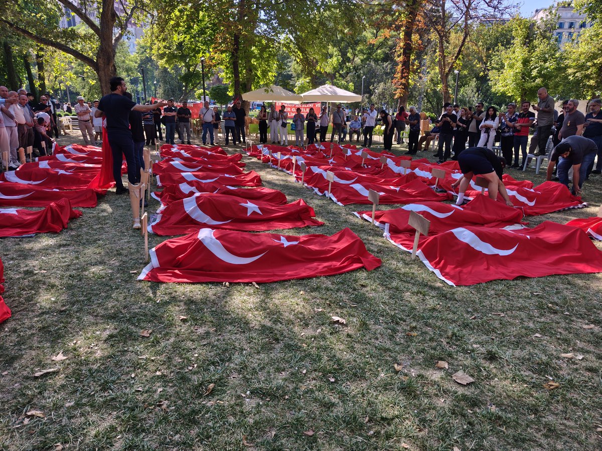 specialist1998's tweet photo. Dediler ki Ölmeden zaten mezara koydular bizi. 
#GazileriminYanındayım 
@GaziErdem37 @ersehitgaziler @idrisTugunmus12 @yavuzpapagan @gazilerplatform @GaziTemder https://t.co/r6KhrAjilN