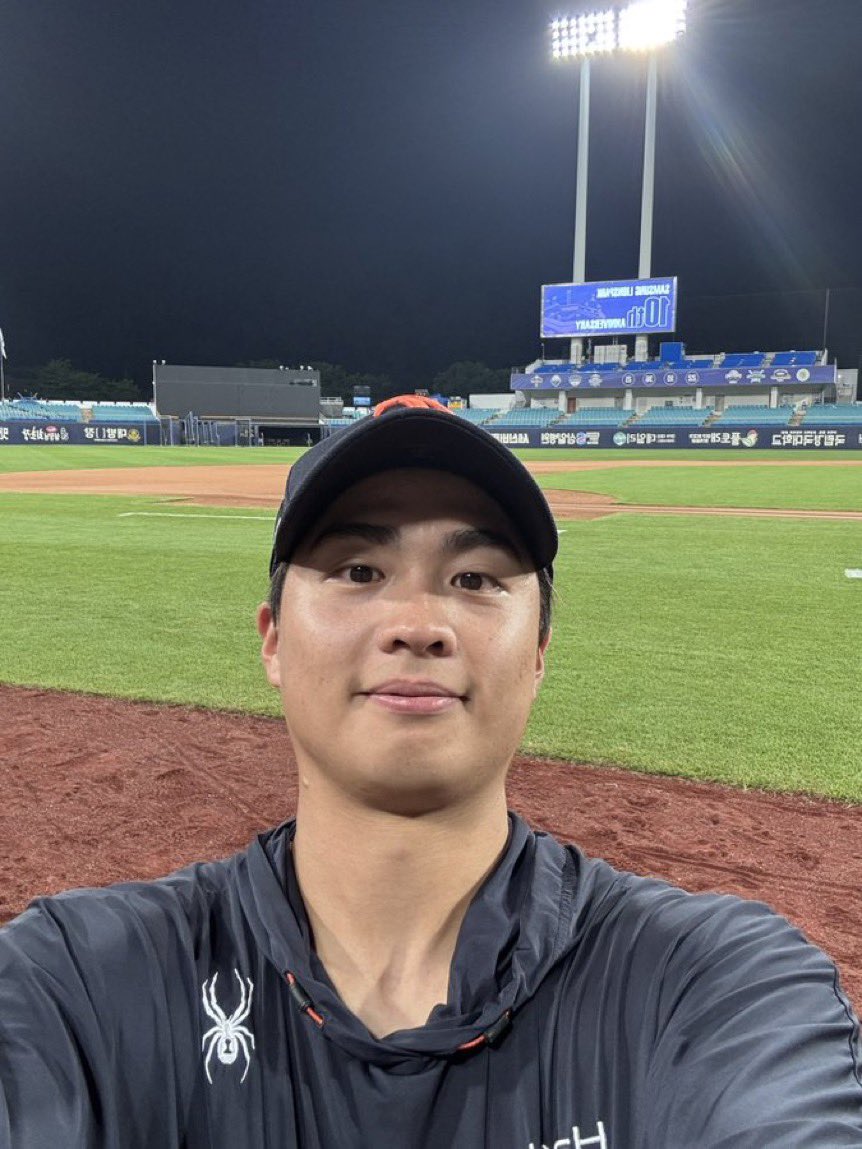 r0hsihwan's tweet photo. 첫승때 울던애가 어느새 이렇게 10승을 햇고 ... https://t.co/SAuPgJNVFU
