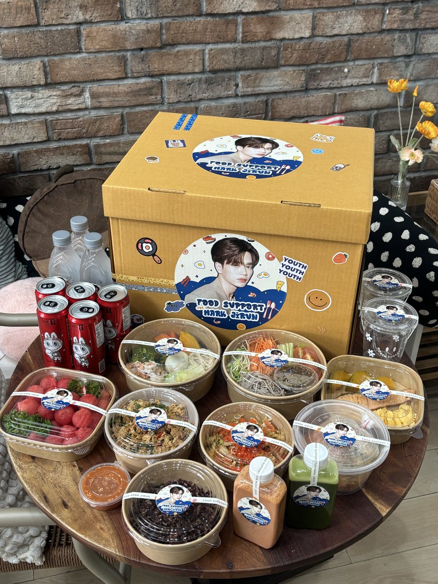 HiddenForestBox's tweet photo. Dinner Timeee 😆

#markjrtn
#foodsupport #foodsupportthailand #foodsupportศิลปิน https://t.co/FOQ4kYOTlh