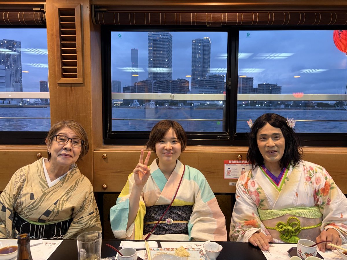 f14tomcatsuki's tweet photo. 先日の、着物屋さんのお出かけ会で、
浅草から屋形船に乗った時の写真を頂いたものを
アップさせて頂きました https://t.co/cMpG1PscU2