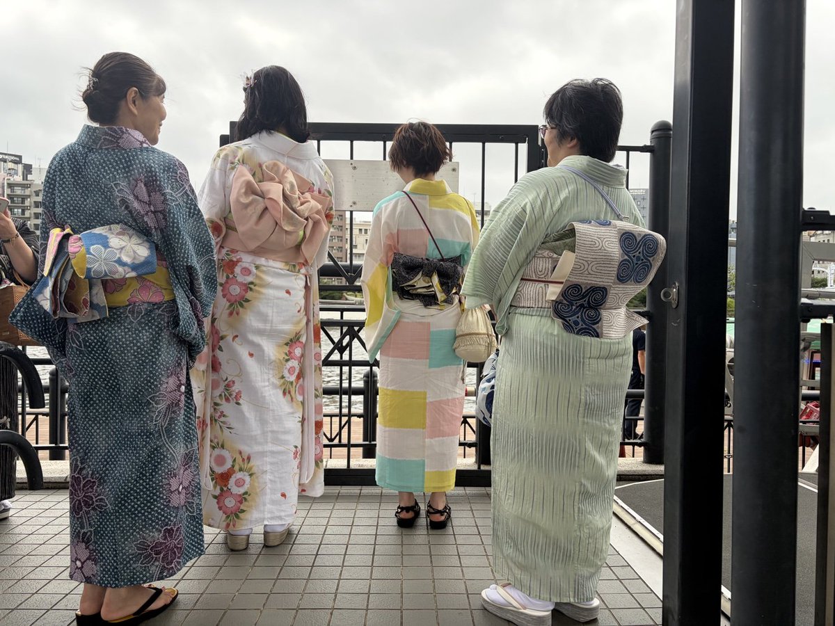 f14tomcatsuki's tweet photo. 先日の、着物屋さんのお出かけ会で、
浅草から屋形船に乗った時の写真を頂いたものを
アップさせて頂きました https://t.co/cMpG1PscU2