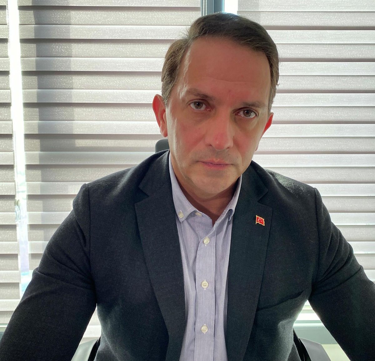 globaleksen's tweet photo. AK Partili Mücahit Birinci Erdal Beşikçioğlu hakkında:

"Düşün bir belediye başkanı adayı buluyorsunuz.

Etimesgut'a aday yapıyorsunuz.

Örümcek vücut esrarkeş. Esrardan kurumuş bir vücut.

2014'te bu tespit ediliyor soruşturma ile, pişmanım bırakacağım diyor.

Yeni testi hala pozitif.

Bu herif kamu yöneticisi oluyor.

Şimdi bunu vatandaşa sunanda da buna oy verende de vebal yok mu? 

Bu ülkede şaşırma refleksimiz kalmadı."
