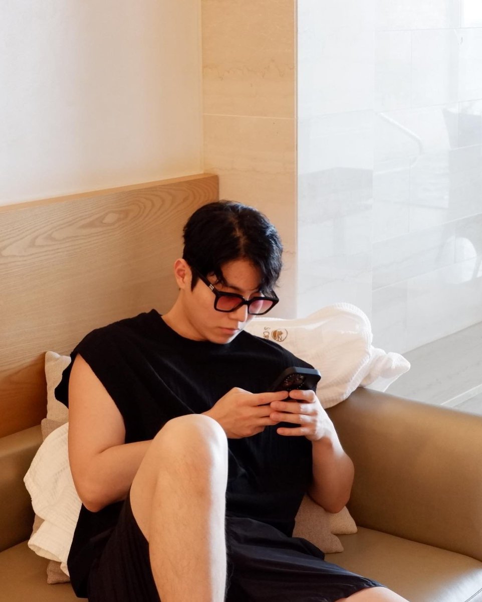 taegyeorm's tweet photo. peak of summer. https://t.co/WPZBiWbAC2