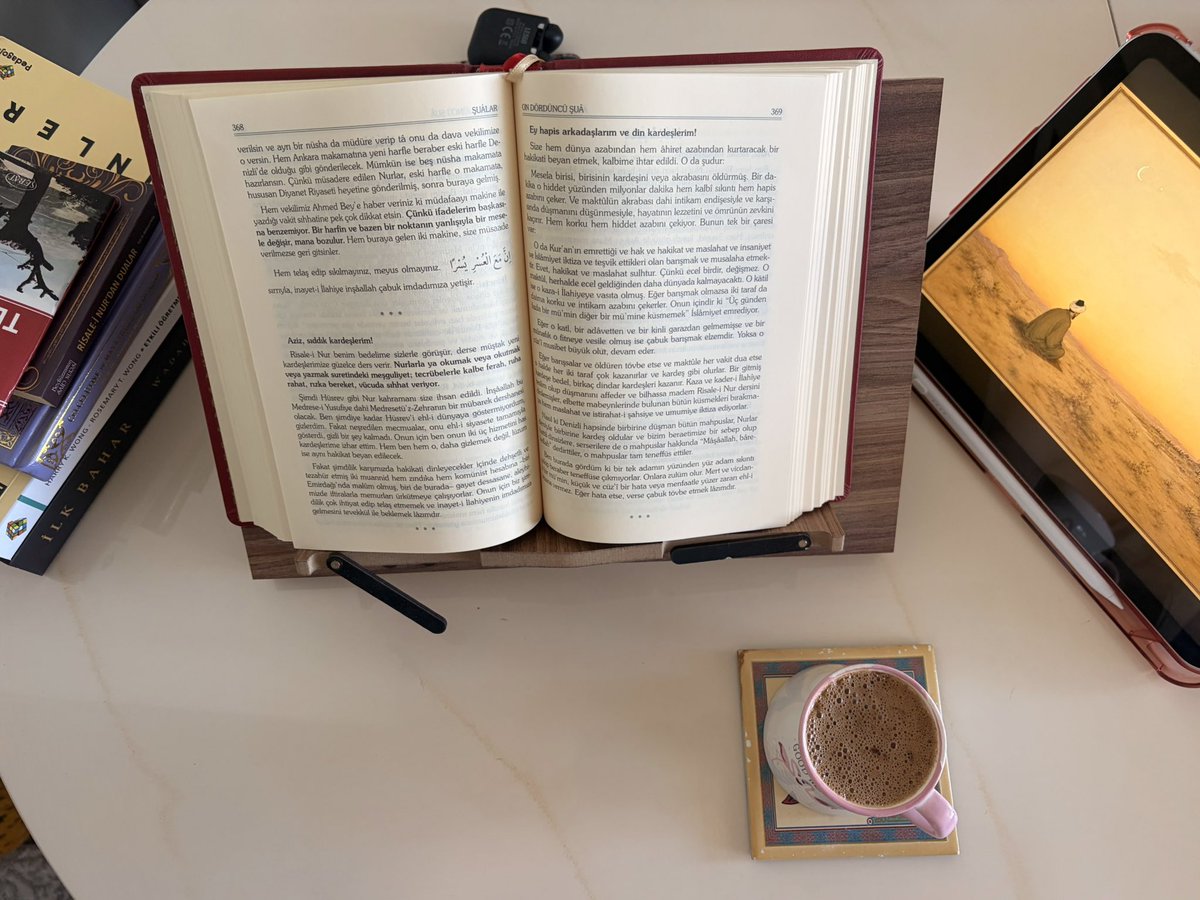 Sdkaaa02's tweet photo. Vazifemiz Nurlarla iştigaldir ve geçici şeylere ehemmiyet vermemek ve sabır ve şükretmektir.
Şualar
#risale
#risaleinur https://t.co/jrwXYni9Sd