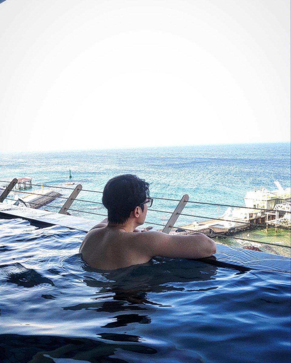 taegyeorm's tweet photo. peak of summer. https://t.co/WPZBiWbAC2