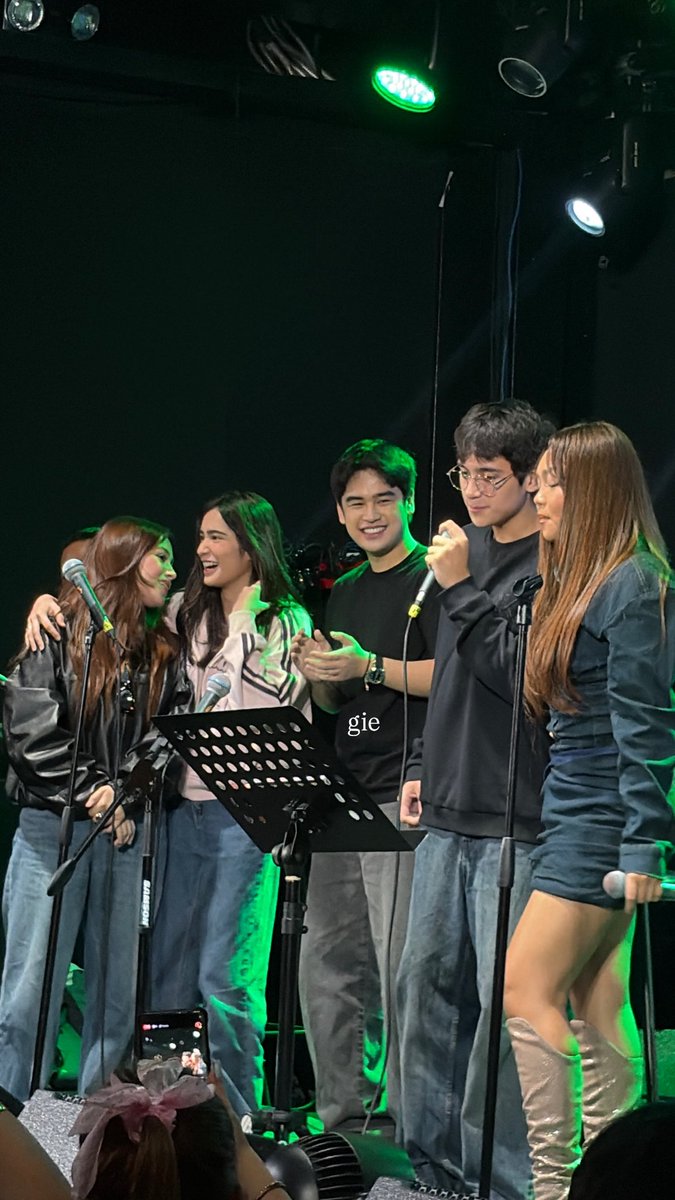 aztriaverse's tweet photo. ang cute nilaaaaa 😭😭😭 https://t.co/DgbNeFFubJ