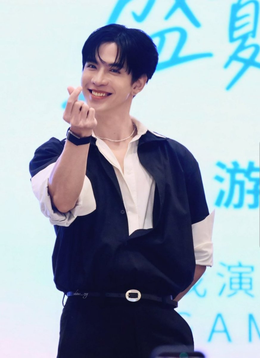 r12726331's tweet photo. 🫶🫰🫰🫶
Dear idol child! @film_tnp20 Have a nice day, be healthy, happy and peaceful.  May you be more successful and happy.🙏👑
 Love you so much Idol ❤️
 
 FILM FANSIGN IN SHANGHAI 
#OneSummerDaywithFilm 
#FilmThanapat #ฟิล์มธนภัทร https://t.co/sJNLFMMoI3