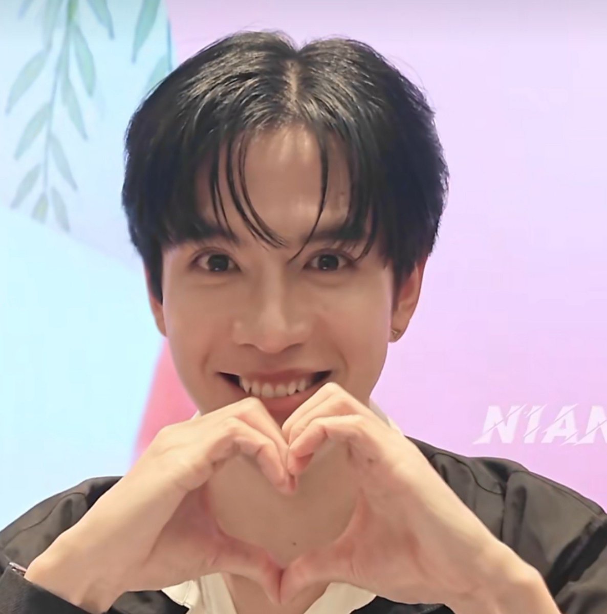 r12726331's tweet photo. 🫶🫰🫰🫶
Dear idol child! @film_tnp20 Have a nice day, be healthy, happy and peaceful.  May you be more successful and happy.🙏👑
 Love you so much Idol ❤️
 
 FILM FANSIGN IN SHANGHAI 
#OneSummerDaywithFilm 
#FilmThanapat #ฟิล์มธนภัทร https://t.co/sJNLFMMoI3
