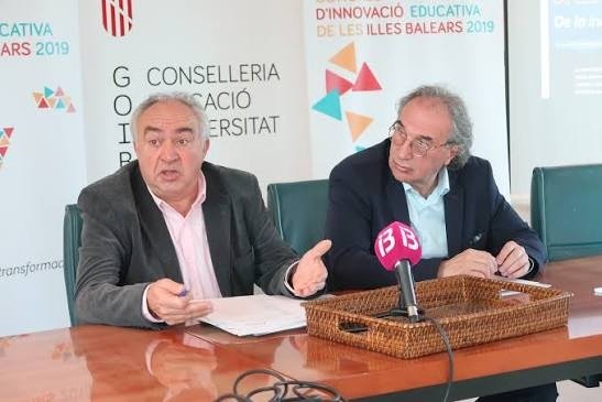 F_Armengol's tweet photo. Vaig saber ahir de la mort de Tomeu Barceló Rosselló, mestre, filòsof i formador de referència internacional.

En Tomeu es va encarregar de la secretaria general de la Conselleria d’Educació i Universitat durant el meu mandat com a presidenta del Govern de les Illes Balears. Llavors vaig tenir la sort de gaudir de la seva saviesa i bonhomia. 

Deixa un llegat immens entre els seus companys i alumnes. El meu condol a la seva família i amistats.