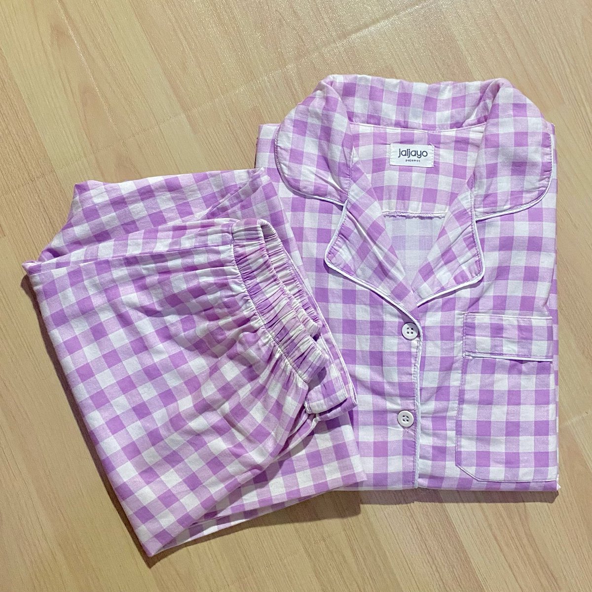 peachyjaeee's tweet photo. wts piyama lengan panjang kotak lilac size L
ld 105cm
pj celana 90cm
l.paha 65cm
bahan katun jepang
ini dari brand jaljayo pajamas cindynuna ya guys. jual 55k ajaa (hb around 150k) https://t.co/WlmvrIqAuz