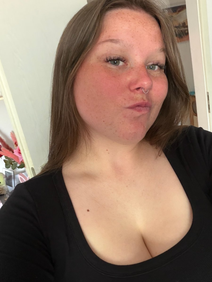 fayevalentap0's tweet photo. I see you liking my post, but you can't even say hi or hello 🥺 https://t.co/UxnH1u3iGB