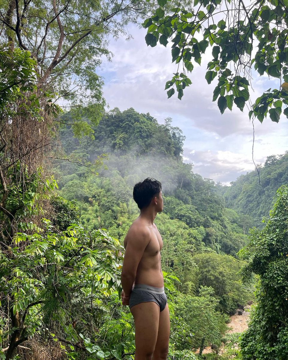 hype_boyss's tweet photo. Habis main di hutan sama bf sekalian foto soalnya pemandangannya bagus https://t.co/dMhfS38ALu