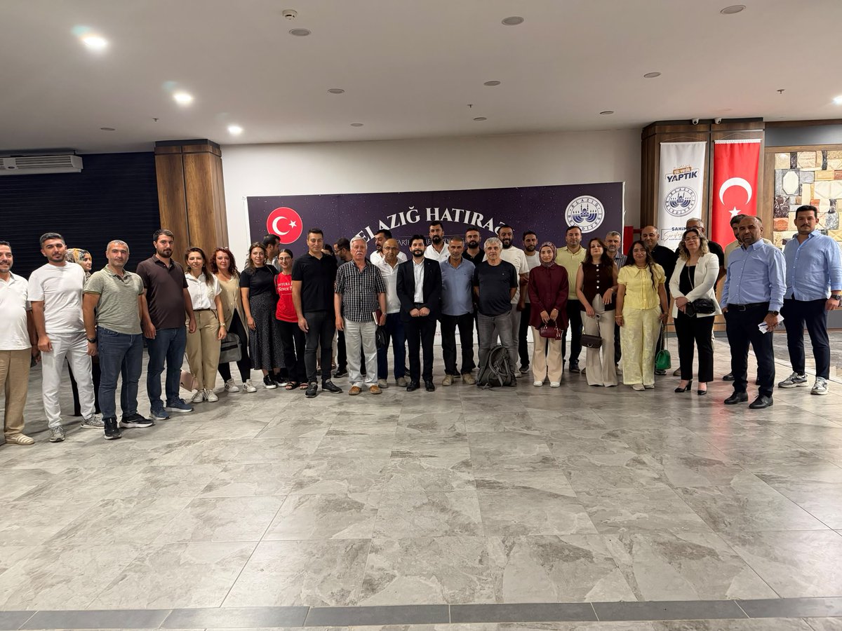 tmmobjmo's tweet photo. MERKEZE BAĞLI İL TEMSİLCİLİKLERİMİZDE TEMAYÜL YOKLAMALARI GERÇEKLEŞTİRİLDİ

Odamızın Merkeze bağlı İl Temsilciliklerinde yürüttüğümüz temayül yoklamaları kapsamında Elazığ ve Malatya`da meslektaşlarımızla bir araya gelinerek görüş ve değerlendirmeleri alındı.

Gerçekleştirilen toplantılarda meslektaşlarımızın önerileri, beklentileri ve değerlendirmeleri dinlenirken, Odamızın önümüzdeki döneme ilişkin çalışmaları hakkında da karşılıklı fikir alışverişinde bulunuldu.

Temayül yoklamalarının yürütülmesinde emek ve katkı sunan Elazığ İl Temsilcimiz Burhan Daş`a, Malatya İl Temsilcimiz Mehmet Yunus Gülmez`e ve temsilciliklerimizde görev yapan tüm çalışma arkadaşlarımıza özverili emekleri ve samimi misafirperverlikleri için teşekkür ederiz.

Ayrıca, önceki dönem Malatya İl Temsilcimiz ve halen Yeşilyurt Belediye Başkan Yardımcısı olarak görev yapan Erkan Özgür`e süreç boyunca verdiği değerli destek ve katkılarından dolayı teşekkür ediyor, çalışmalarında başarılar diliyoruz.

Meslektaşlarımızın görüş ve katkılarıyla, Odamızın demokratik, katılımcı ve ortak akla dayalı çalışma anlayışını güçlendirmeye devam edeceğiz.

TMMOB Jeoloji Mühendisleri Odası
Yönetim Kurulu

https://t.co/ZC1YFQkKJd