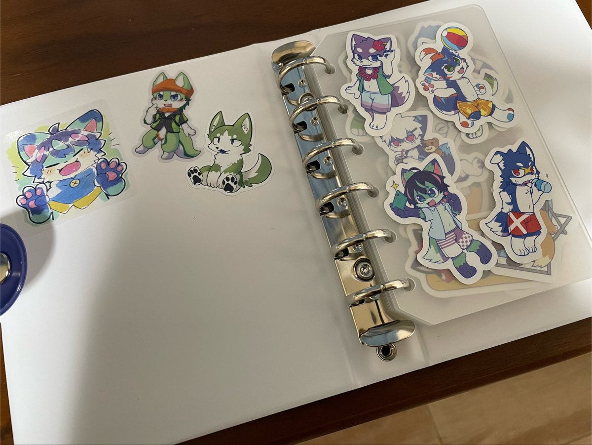 Roy_wolf77's tweet photo. @ten_komorin えへへ…☺️プロ体のシール帳買ったので、見開きに…❣️
これからきっと、色んなケモノさん達と一緒なれます…‼️🫶 https://t.co/XIVueZKJAu