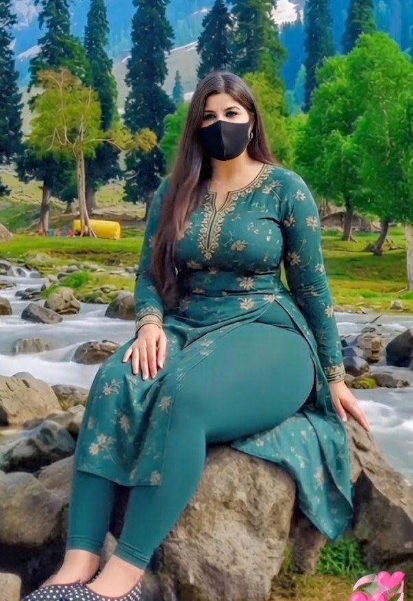 Zunaira_Ch1's tweet photo. مکمل ننگی عورت کے مقابلے میں ایسی عورت جس نے لباس تو پورا پہنا ہوا ہو لیکن لباس اتنا تنگ اور چست ہو کے عورت کے اس کے جسم کا ایک ایک ابھار اور اس کے جسم کی ایک ایک لکیر اس لباس میں سے واض�� ہورہے ہوں ایسی عورت کو دیکھ کر مرد کے ہوش و حواس قابو میں نہیں رہتے . https://t.co/nDNAml52hj