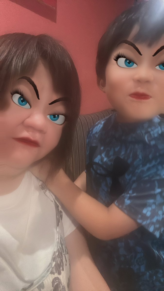 Kiyoca_hakuna's tweet photo. 親戚の子とごはん行ったらめちゃくちゃ私のスマホで遊んでこのエフェクトとかクソ笑う https://t.co/8LNmglpYUT