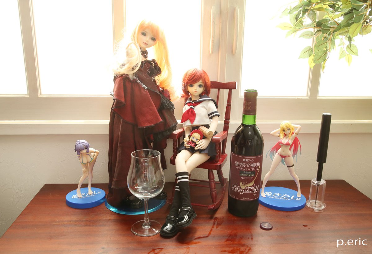 syararaeric's tweet photo. 遅いけど、やっと一息。。。
なので晩酌じゃぁ～🍷
このワインは、クラッシックを聴かせてつくったワインとの事。日本ワインなら、演歌もありかも？と言いたいけど、ボルドーとは違い軽いから、どーせならシティーポップを聴かせた方がいいかも？と思った(笑) https://t.co/qPsBiLTJyh