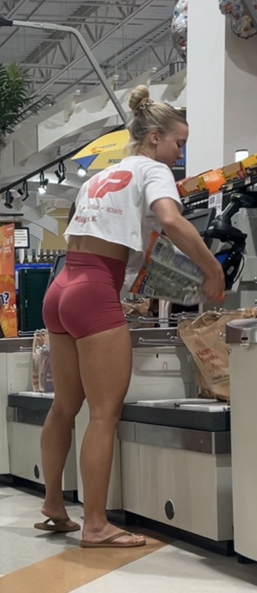 youurweakness12's tweet photo. hot blonde gym bop 
#bop #pawg #irl https://t.co/NacS2xpE3h