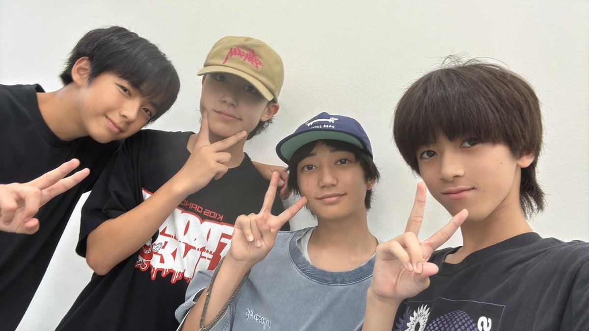 mizuki_tsubadan's tweet photo. 合宿2日目！
今日は基礎、HIPHOP、JAZZFUNKのレッスンした！
同い年の中2組で撮ったー👍

#つば男　#つば男YOUTH https://t.co/y7ci9t7vPg