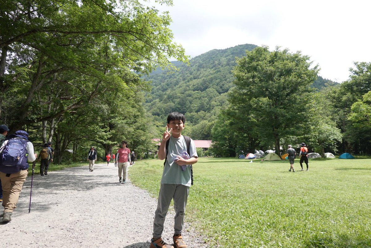 yamazakinoff's tweet photo. 一年で最も忙しい時期ですが、昨日は朝4時に起きて聖地上高地へ弾丸日帰り旅。河童橋から明神、徳沢、横尾まで往復22キロをトレッキングしてきました。とってもハードで、今日は足の筋肉痛と水膨れだらけ、まともに歩くこともできませんでした。来年はいよいよ山小屋泊の涸沢カールが見えてきました。 https://t.co/zewnQxUV6k