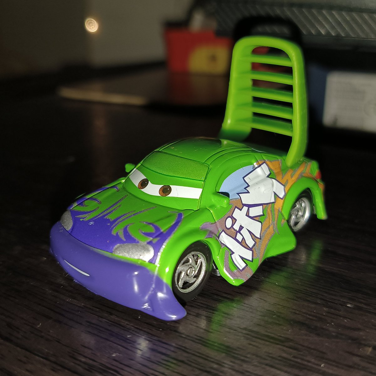 smudgykm's tweet photo. He's a knockoff, but it's the closest thing I get to owning a toy of one of my favs
His right rear wheel has a little bump, making him wobble, and a little chipped paint on his bumper that could use a retouch maybe. Still, it's enough for me 💚
#pixarcars #wingo https://t.co/v4mmj9pKcL