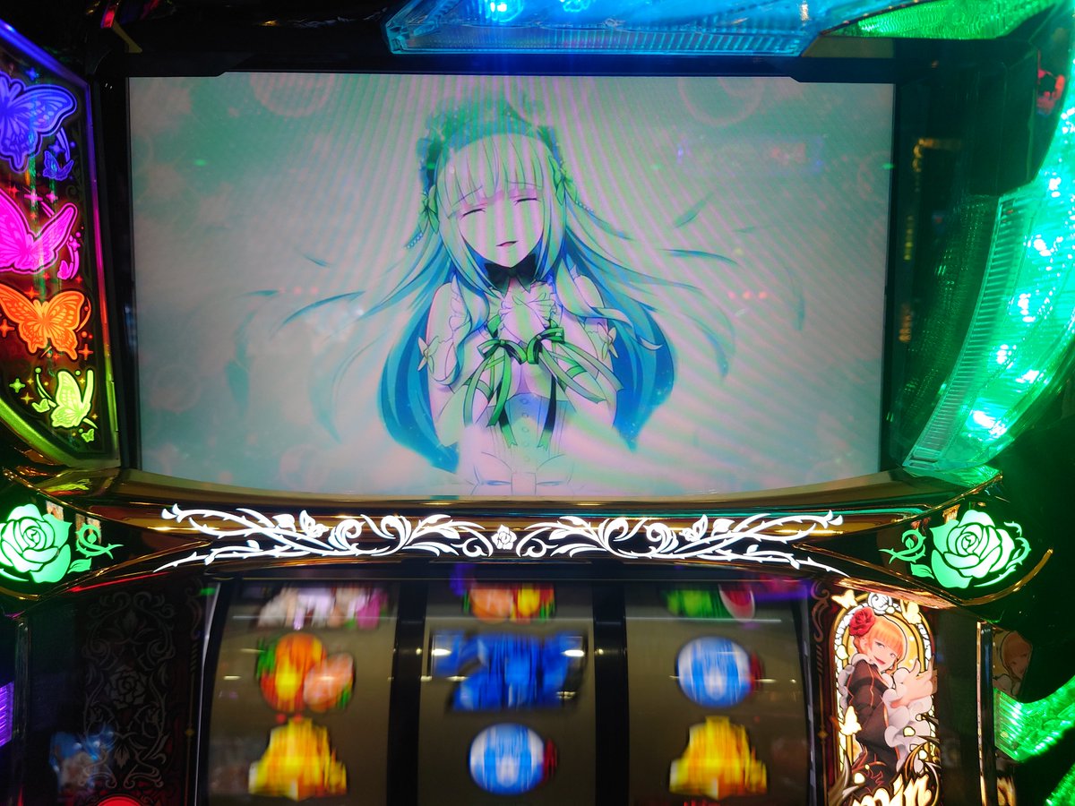 nantora0's tweet photo. 儲けた金を持ってジーバオアグーへ
ちんと冬弥さんと遊びに行った時に取ったミニカメラを小樽に持っていったら子供達の取り合いになったので人数分取って来ました…
帰りに別のスロ屋でうみねこ打ってなまえのないうた入れてジーバ代回収したはずなのに隣にサゲマンおばさん来たら全部飲まれました… https://t.co/trOgjOdJZR