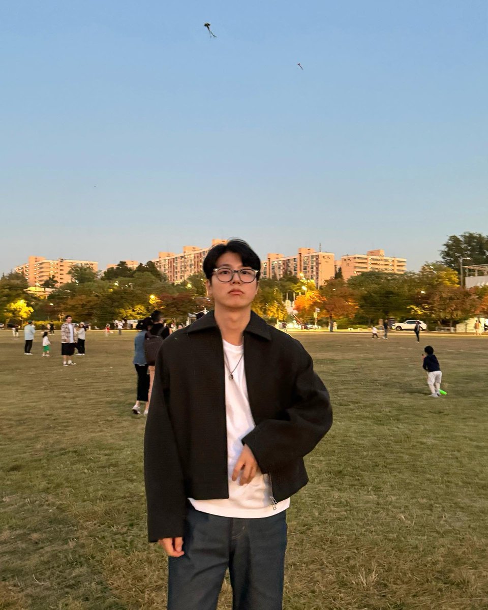taegyeorm's tweet photo. can i be your lifeline? 🍂 https://t.co/Gk4jtbj16f