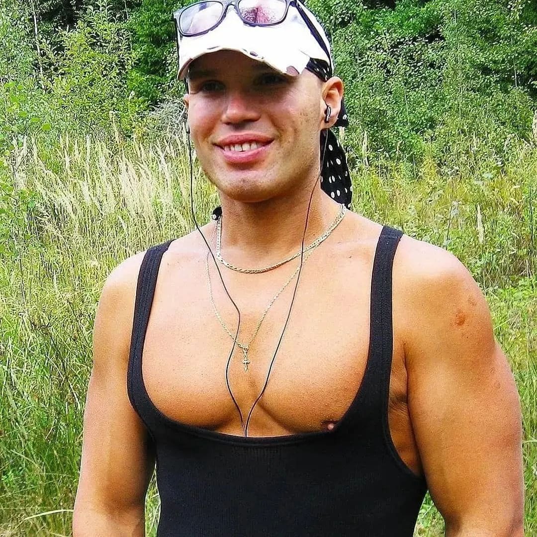 SergeyBibik2's tweet photo. It’s easier for guys in life, bang, and fell in love! And for the girls ??? Have you ever heard a girl fall in love with a guy for the beauty of his cock? #FitnessMotivation #gymlife #gymtime #сергейбибик https://t.co/G3HmK1CjkM