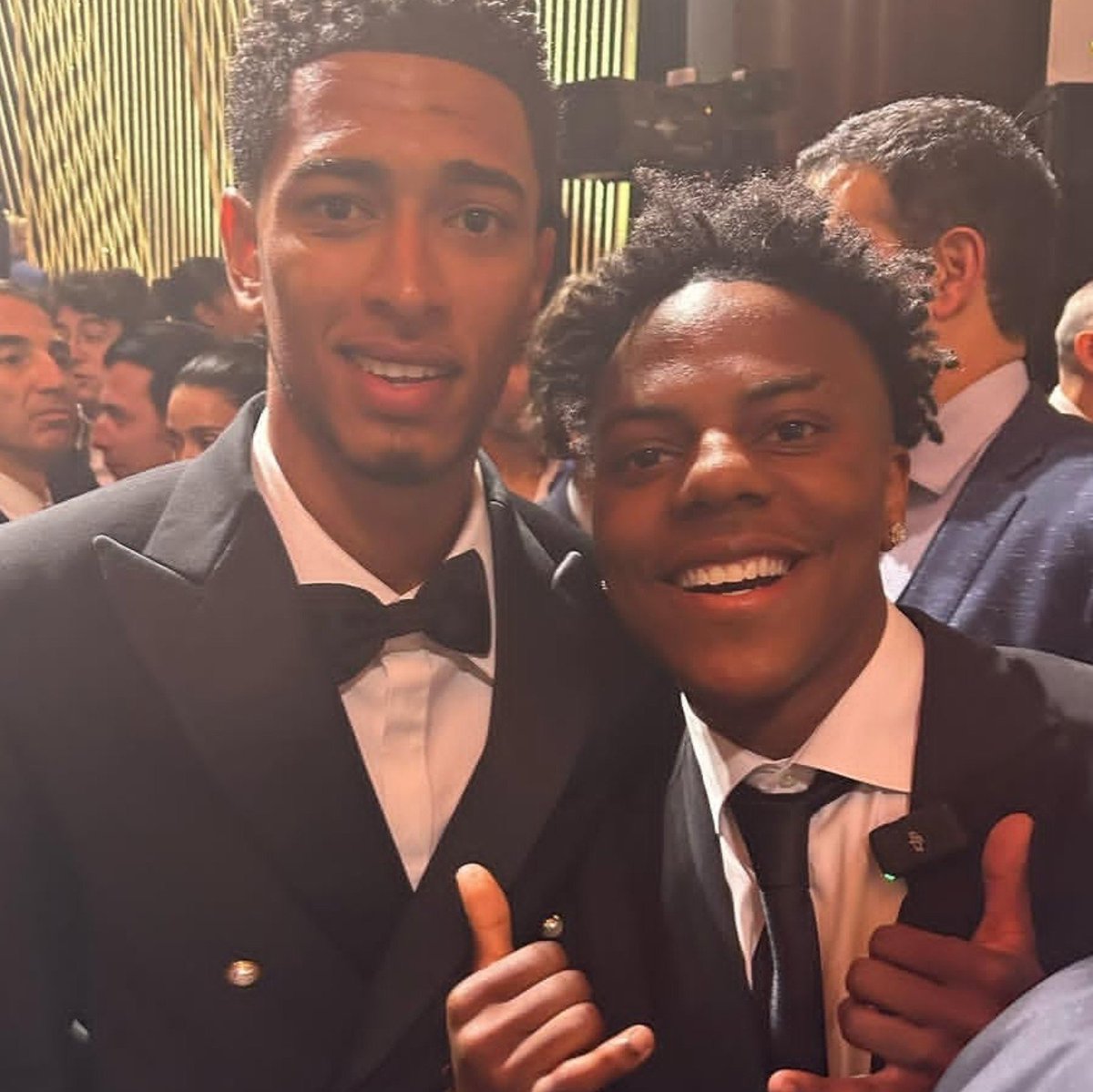 saintinblood's tweet photo. this pic bro 😭 jude's face is killing me https://t.co/6YLgbmtkpX