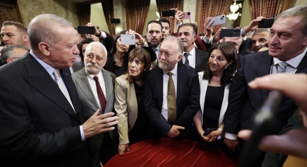 Serhat2799425's tweet photo. @Yahovaninruhu @Vibrator_31 Böyle işte sike sike elleri bağlarlar https://t.co/Awdxmhg2zG