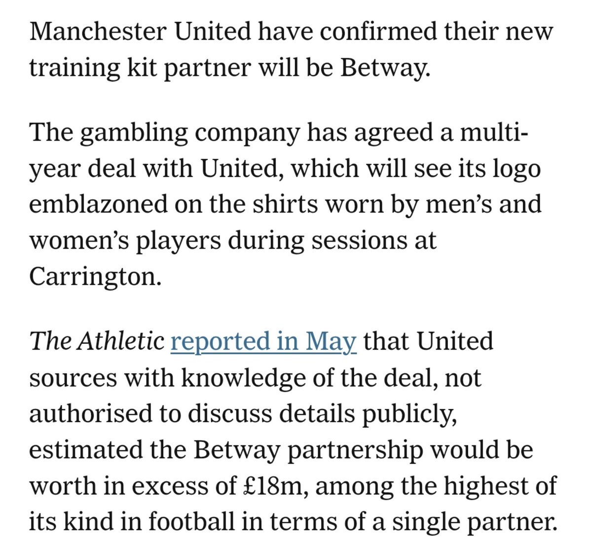 IDbenchwarmers's tweet photo. Admin sebenarnya agak kecewa sih dengan masuknya B*tway, karena selama ini Man United itu tidak pernah mengizinkan perusahaan judi muncul di jersey mereka.

Di tahun 2006, Man United pernah nyaris mencapai kesepakatan dengan perusahaan judi M*nsion, namun pada akhirnya lebih memilih ke perusahaan asuransi AIG walau nilai kesepakatannya lebih kecil daripada yang ditawarkan M*nsion. Setelah gagal menjadi sponsor Man United, M*nsion pun akhirnya menjadi sponsor Tottenham Hotspur.

20 tahun setelah "kegagalan" kesepakatan dengan M*nsion, Man United akhirnya menerima sponsor judi jersey mereka walau itu "hanya" di training kit mereka. Tawaran ± £18M per tahun terlalu menggiurkan untuk klub yang sedang berusaha membenahi keuangannya setelah mengalami mismanagement selama satu dekade lebih...