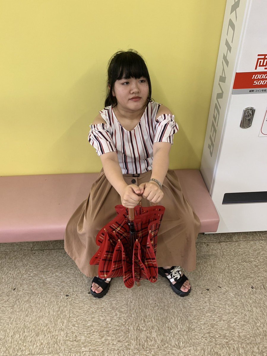 1108Marin's tweet photo. #コスプレイヤーbeforeafter選手権

←65kg                       38kg→

とりあえず死ぬ気で痩せた
ダイエットこそ1番の整形 https://t.co/ZkGJUCAkWM