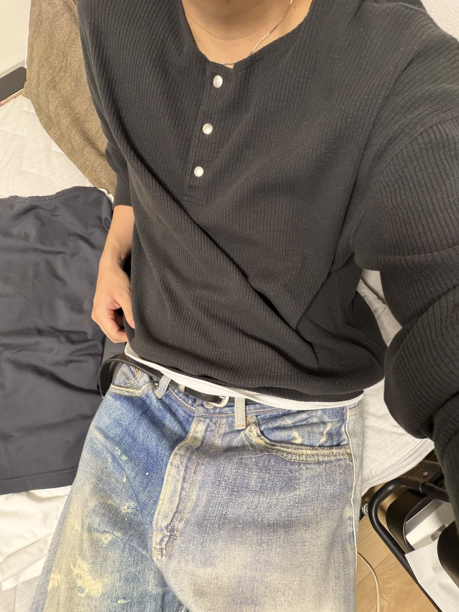 __kn_p_'s tweet photo. 憧れの人に譲っていただいた服。ほんとにかっこいい。早く涼しくならないかな。 https://t.co/wdo0Ayv2wQ