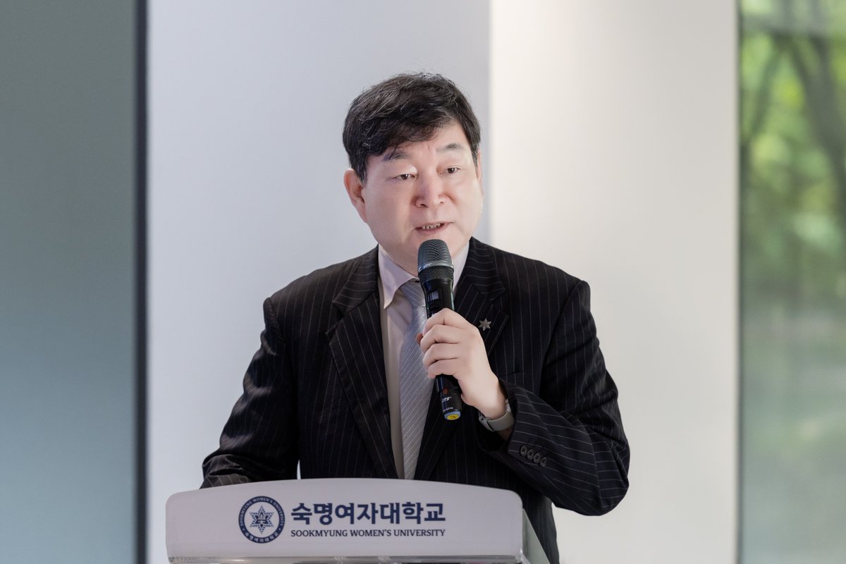 4irtop's tweet photo. 숙명여대, 대학 최초 바이브코딩 교육 도입‧확산: 
숙명여대 한류국제대학-블루포지(주), 바이브코딩 교육 협력 업무협약(MOU) 체결
● AI 앱빌더 ‘바나나부츠’ 활용한 정규 및 비교과 교육과정 구축
● K-컬처와 AI·디지털 기술 융합을 통한 실무형 글로벌 인재 양성 가속화
https://t.co/MjudPnE4tx https://t.co/EzJgdNjZqF