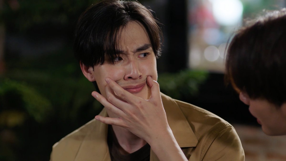 GMMTV's tweet photo. เอาไงเฮ้ย มือน่ะ มือออออ 😌💥
#MrKillSeriesEP5
@dew_jsu @vitheepanich https://t.co/6r9MZzgyVR