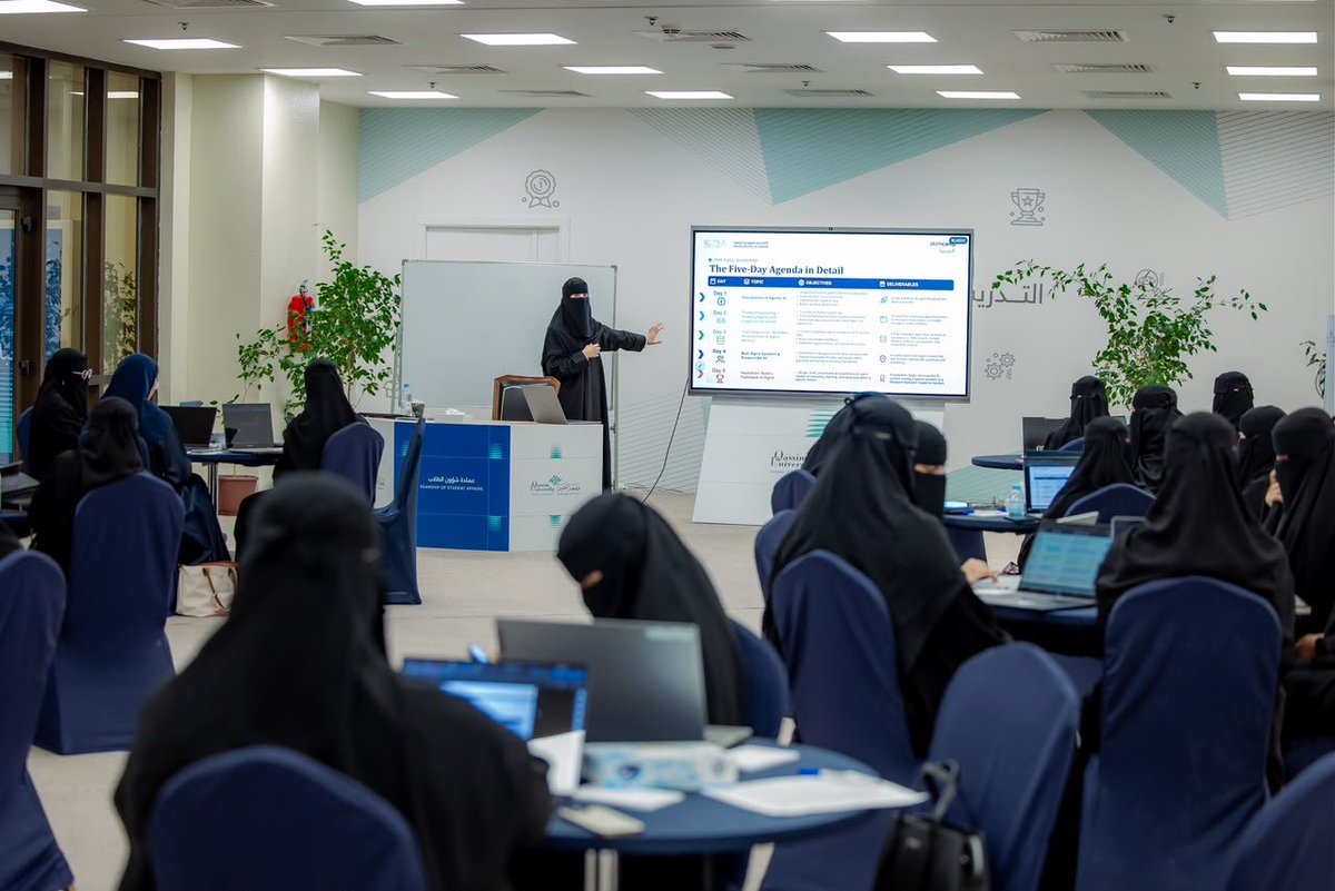 QassimUniv1's tweet photo. أطلقت #جامعة_القصيم، ممثلةً بعمادة شؤون الطلاب، وبالتعاون مع وزارة الاتصالات وتقنية المعلومات ممثلةً بالأكاديمية السعودية الرقمية، برنامجًا تدريبيًا في الذكاء الاصطناعي التوكيلي، بمشاركة 60 طالبًا وطالبة من التخصصات التقنية، لتأهيلهم بمهارات تواكب احتياجات سوق العمل. https://t.co/MwjyCoPih4