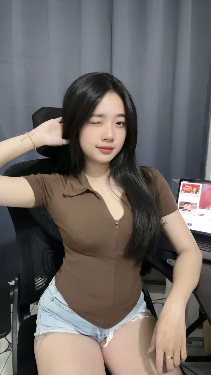 Nhu602's tweet photo. sang tele nhắn tin cho bé 🙈 https://t.co/w007y79UCm