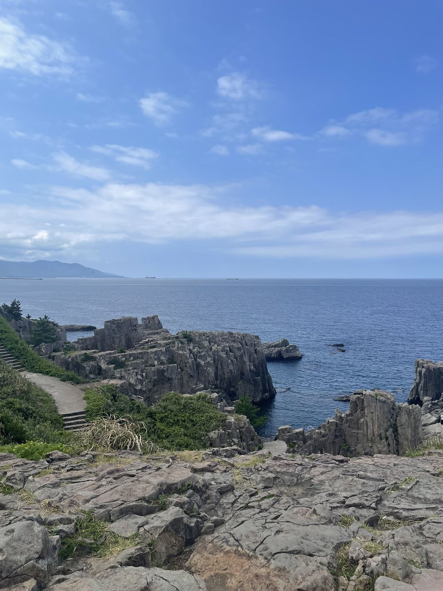 mukai1993's tweet photo. 最終日は東尋坊へ行って船に乗り観光。
息子、船初体験。
結構揺れて酔わないか心配だったけど大丈夫だった。

帰りは滋賀でご飯食べて、人気のかき氷を！

今回の旅は行きたい場所、食べたいもの、予定通りコンプリートでき満足。

博物館限定のおもちゃも買えたし♫ https://t.co/tSobm34NUN