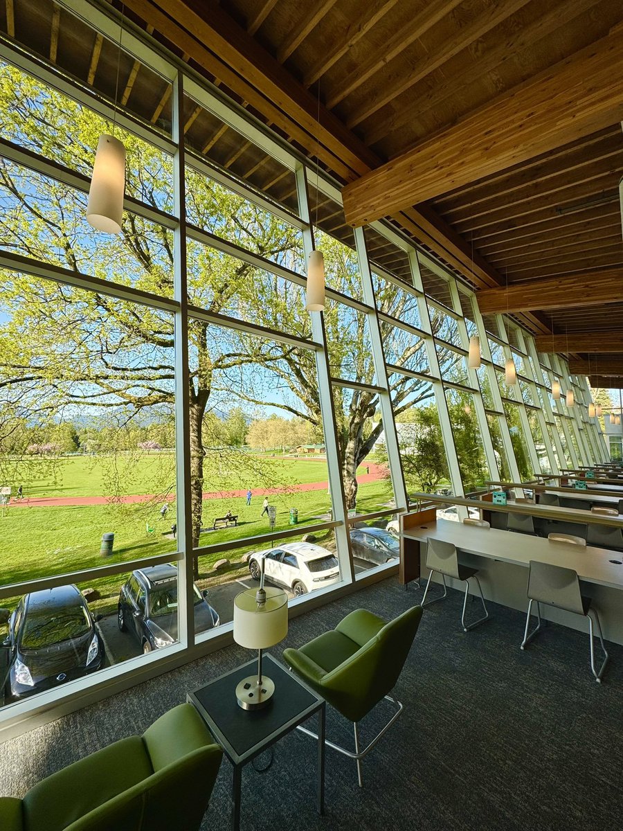 echoesofworld's tweet photo. this is what public libraries look like in Canada https://t.co/sOqzbPhTwA