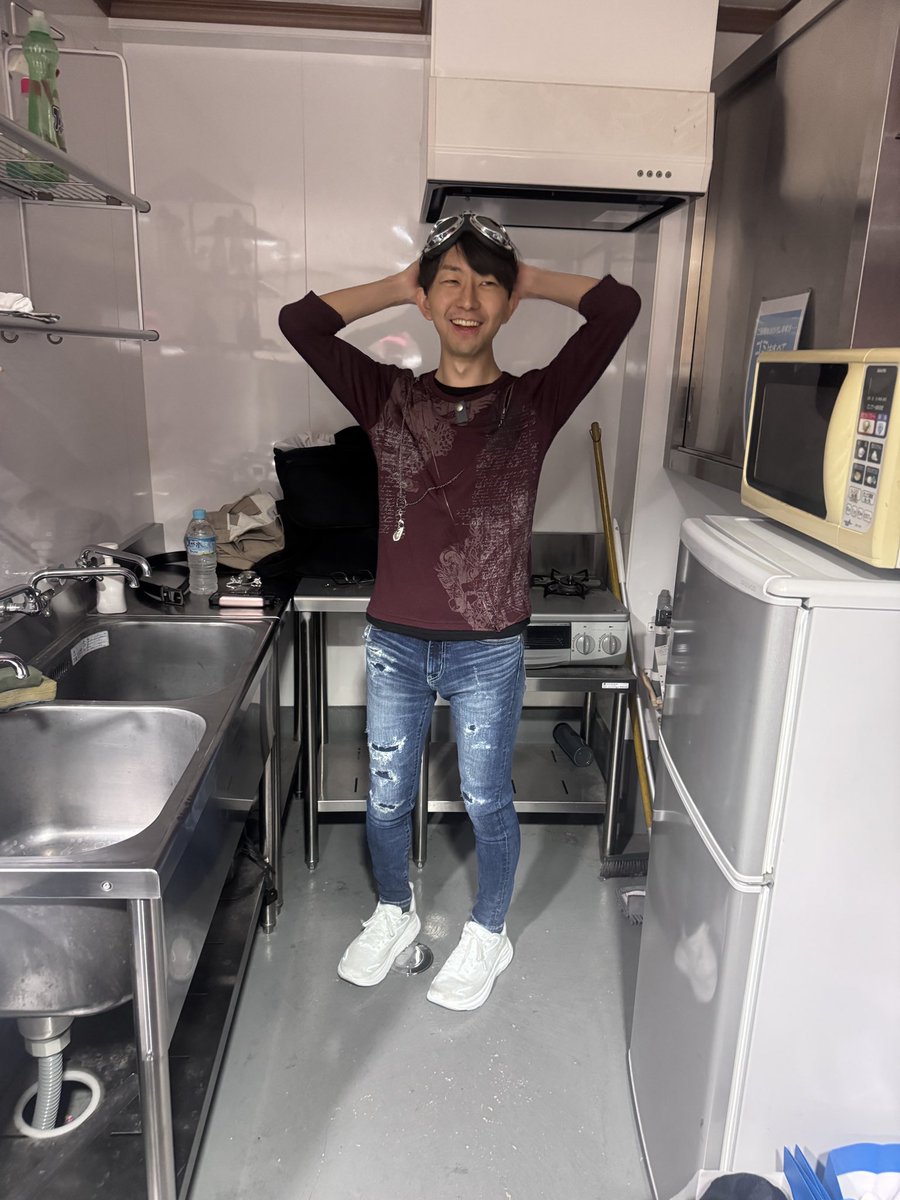 FinFinTakahashi's tweet photo. 岩永さんとのトークライブ、ロシアマンありがとうございました！！最高でした！
こんなにも服で高低差出るのか！！！！！！ https://t.co/CYGMlsStIZ