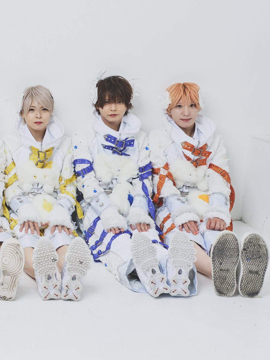 hlhr_hiro's tweet photo. 新衣装公開されたけどアイドル側なのに靴汚い https://t.co/lAavn3sQT7