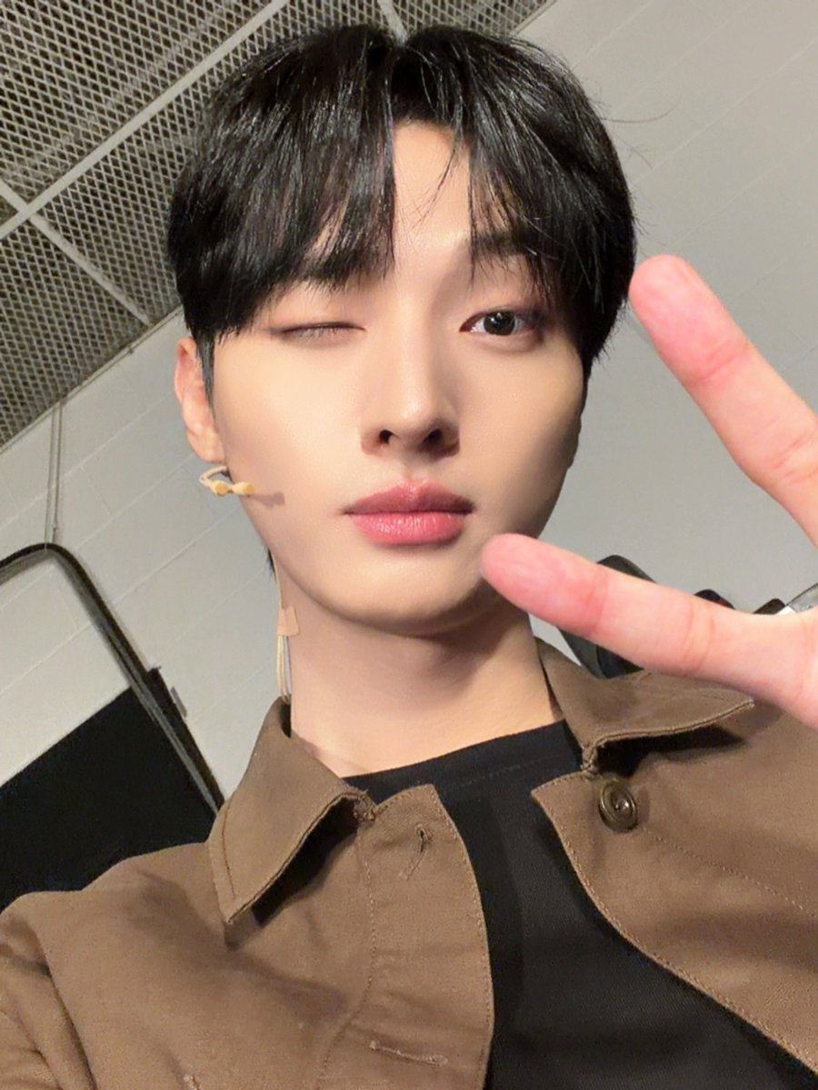 Official_YJS_'s tweet photo. [📸]

2026.08.04
뮤지컬 <소년의 초상> 정식 첫 공연 종료

한 폭의 그림 같았던 룽코포의 공식 첫공!
객석을 가득 채워주신 밥알들 덕분에 신났지룽👻

룽코포가 그려나갈 앞으로의 여정도
끝까지 함께해 주실 거죠? 💗 ͜ (ᵔ ̮ ᵔ)›

#윤지성 #YOONJISUNG
#뮤지컬 #소년의초상 #야코포 https://t.co/PEMcu35Jog