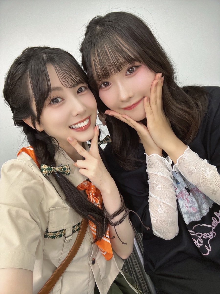 0927_yuina's tweet photo. 「ゆいなーんだそれ！探検隊」🌱
さくたんゲスト回🌸 楽しかった〜〜

やっぱり安定の落ち着きタイムず。
ゆるっとしちゃったけど、
これが私たちらしい配信です😂😂

見に来てくれてありがとうございました☺️✨
 #結那探検隊 https://t.co/QlqNKFV4DZ