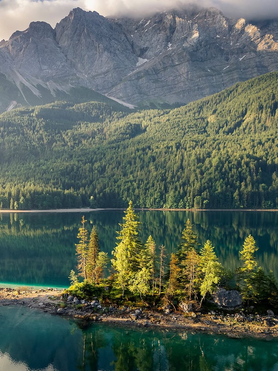 earthwhisperss's tweet photo. Lake Eibsee, Germany https://t.co/CmxZtXhkoG