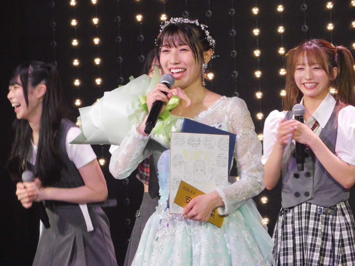 nmb48_official's tweet photo. 【#天使のユートピア公演 】
#安部若菜卒業公演🎓

内向的で本が好きな少女だった安部📚

"100通りの楽しみ方ができるアイドル"としてジャンルを問わず活躍し、不断の努力で小説家とアイドルという幼少期からの夢を見事に叶えました！

卒業後も安部先生の次回作に期待しています！卒業おめでとう🌸 https://t.co/rVtRReIRGI