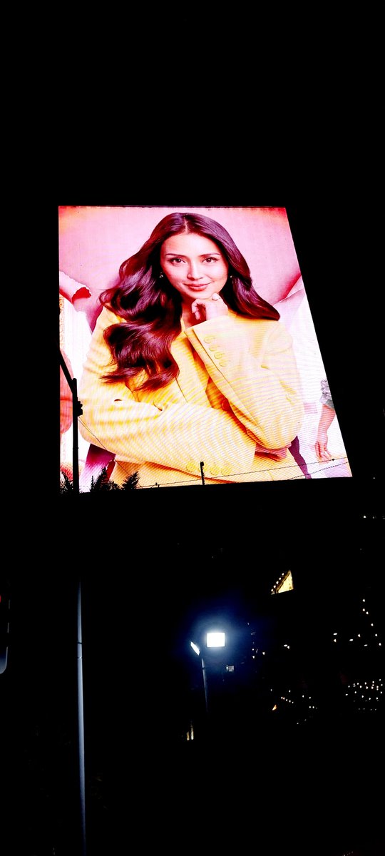 KathReid05's tweet photo. Share ko lang… 💛 

Papunta na ako sa work nang makita ko ang Someone, Someday billboard ni Kath. 🥹✨ Nakakagaan ng pagod at mas nakakagana magtrabaho, kahit panggabi. Maliit na bagay para sa iba, pero malaking motivation para sa'kin. Proud of you, Kath! 👑

#KathReid 💜💛 https://t.co/r7bxUxuQld