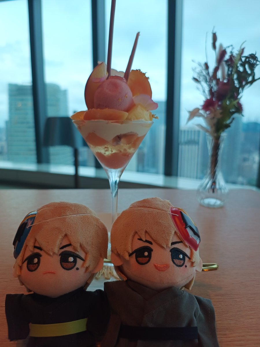 wblaze_gx's tweet photo. 素敵なタグがあったので賑やかしに 今年のテーマは初心に帰って浴衣です
麻布台ヒルズHillsHouseとジョナサンにて桃パフェをご馳走になりました😋
#おま踊２_桃投稿企画 https://t.co/LvcLId6zvV