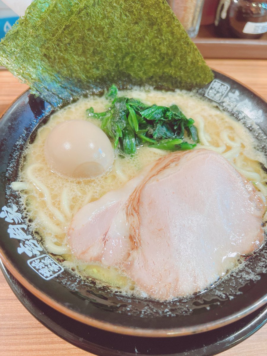 runchan_tora's tweet photo. 今どうしても、どーしてもラーメンが食べたくて、食べにきてしまった。
深夜料金深夜ラーメン https://t.co/5myewa9fLX