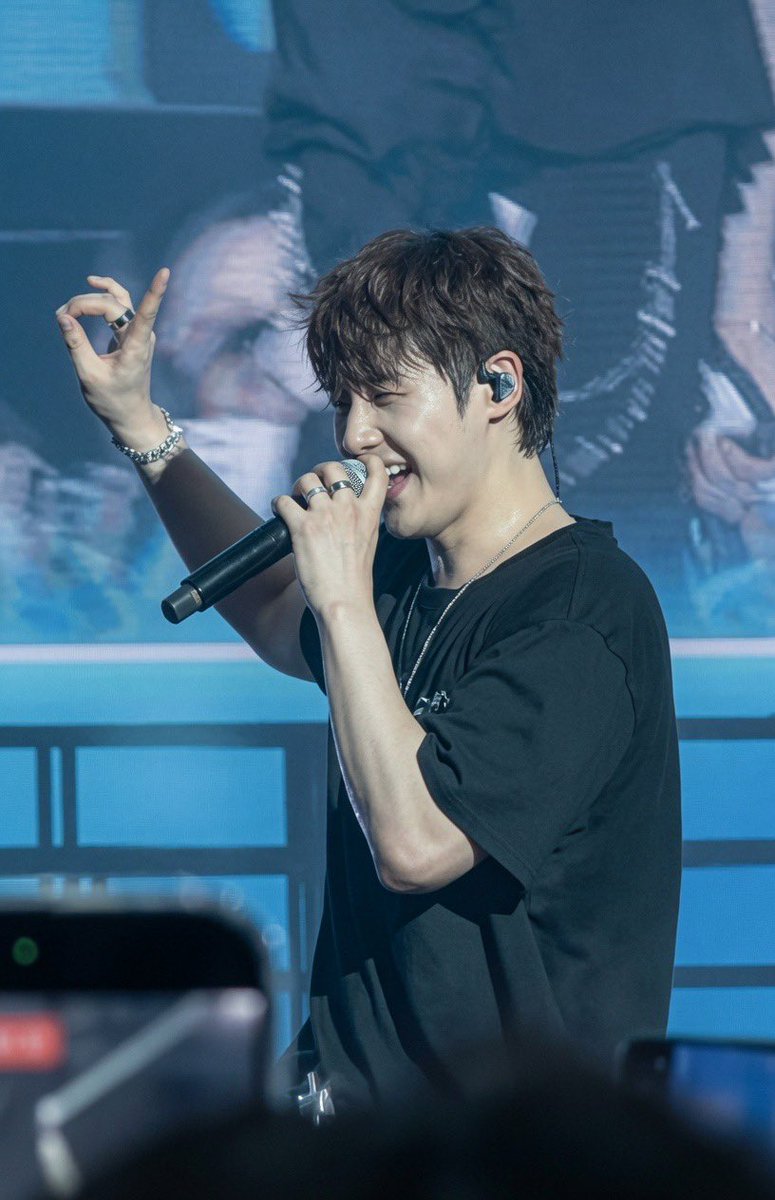 BANGSCLV's tweet photo. 260801 D-DAY
#B1A4 #신우 https://t.co/RQZqmLUn02